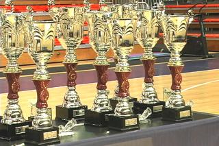 Fuenlabrada entrega los trofeos a los ganadores en las ligas deportivas municipales.