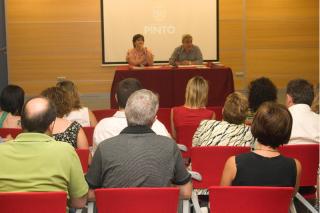 Pinto inaugura un centro municipal de profesores en el centro cultural Infanta Cristina.
