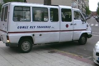 La polica municipal de Fuenlabrada realiza una campaa de control del transporte escolar. 