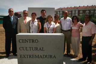 El alcalde de Legans visita los terrenos donde se construir el nuevo centro cultural Extremadura.