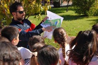 Una brjula y un mapa: los escolares de Valdemoro aprenden a orientarse.