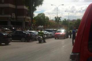 Una herida muy grave tras el choque entre un autobs y un turismo en Fuenlabrada.