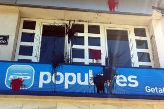 La sede del PP de Getafe sufre un ataque con bolas de pintura