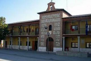 La concejala de Hacienda de San Martn de la Vega recibe a vecinos con problemas para pagar impuestos.