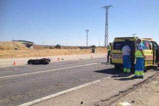 Un motorista de 73 aos fallece arrollado por un camin en Torrejn de Velasco.