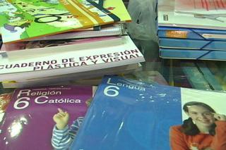 Legans vuelve a presupuestar 300.000 euros para las becas de libros de texto y material escolar.