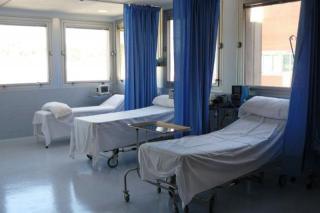 Los sindicatos hospitalarios critican el oscurantismo de Sanidad en relacin a la derivacin de pruebas.