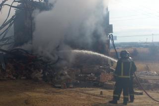Las dos naves quemadas en el incendio de Fuenlabrada almacenaban productos de origen chino