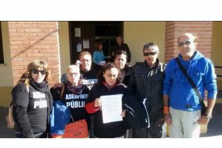 Trabajadores de Aserpinto entregan 6.000 firmas en el Ayuntamiento contra la privatizacin.