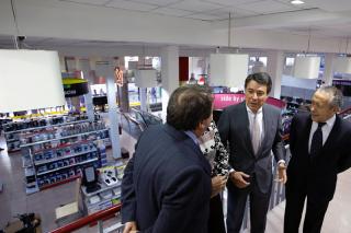 Ignacio Gonzlez anuncia la apertura de una tienda Menaje del Hogar en Parla, que se une al almacn de Pinto.