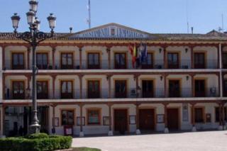El Ayuntamiento de Ciempozuelos asegura que el gobierno del PSOE guard facturas en los cajones.