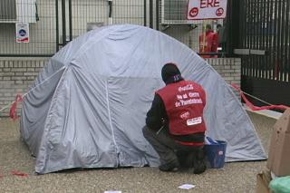 Los trabajadores de Casbega- Coca Cola de Fuenlabrada comienzan una acampada contra el ERE.