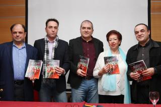 El escritor Carlos Lapea presenta el libro sobre el 50 aniversario del Atltico Pinto.