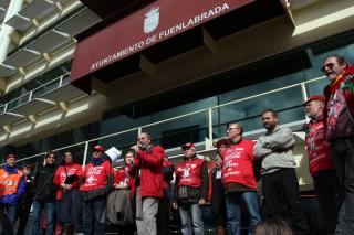 Unas 3.000 personas se manifiestan en Fuenlabrada contra el cierre de Coca Cola en esta ciudad. 