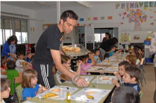 Los estudiantes de Valdemoro aprenden a alimentarse bien con la vuelta de Desayunos saludables.