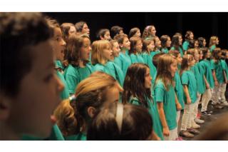 Un coro infantil de Fuenlabrada canta contra los recortes en la Educación Pública.