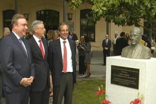 La Universidad Carlos III inaugura un busto en homenaje a Gregorio Peces- Barba