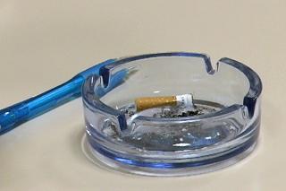 El Hospital de Fuenlabrada activa un plan para evita que se fume en el recinto 