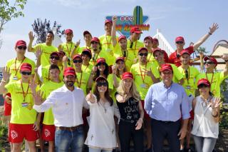 Warner Beach presenta a los 25 vecinos de San Martn de la Vega que trabajarn de socorristas