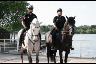 Polica Nacional patrulla a caballo durante los fines de semana de verano el Parque Polvoranca de Legans