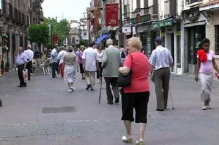 Tres de cada diez jubilados del sur de Madrid tiene que dar de comer a sus nietos a pesar de los graves recortes que sufren