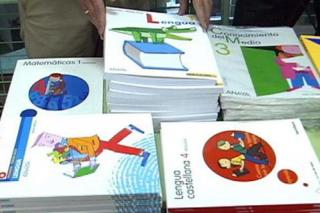 Las familias fuenlabreas intercambian 6.000 libros de texto dentro del Banco de Libros municipal