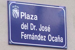 El alcalde de Fuenlabrada inaugura la nueva plaza en honor al mdico rural Dr. Fernndez Ocaa. 