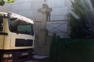 El PSOE de Ciempozuelos recoge firmas para que se retire una cruz franquista de la iglesia local