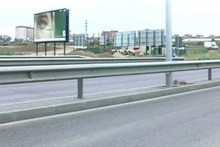 Nuevas barreras de seguridad protegern a los motoristas en las carreteras de Madrid.