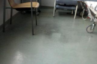 Un paciente del Hospital de Fuenlabrada denuncia problemas de limpieza en una parte del centro 