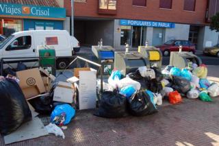 Los trabajadores de recogida de basuras de Parla inician este jueves su huelga contra los impagos