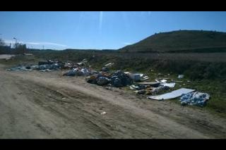 IU en Valdemoro denuncia la acumulación de basura en algunos caminos del extrarradio