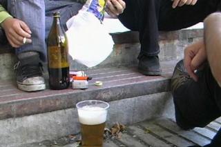 163 jóvenes fuenlabreños sancionados por consumo de alcohol en la calle optan por trabajos sociales 