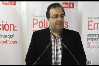 El candidato del PSOE en Leganés señala que hay 100 profesores menos en la escuela pública que en 2011