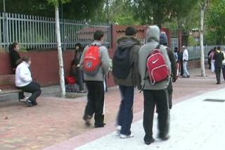 Pinto anuncia una ayuda de 27.500 euros para libros de texto de cara al próximo curso