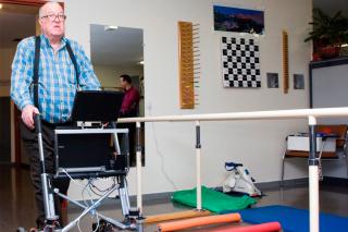 El Hospital de Getafe desarrolla un “andador-robot” para ancianos que mejora la movilidad e incluye un chat digital