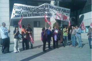 La seccin sindical de CCOO en el Ayuntamiento protesta ante la posible privatizacin de los Polideportivos Municipales ms rentables.