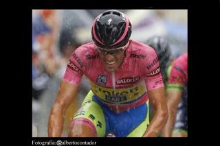 Contador afronta el fin de semana en el Giro con la maglia rosa cerca