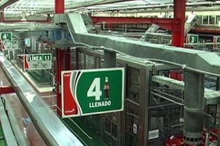 Coca Cola readmite en el servicio de lavandería, que antes no tenía, a un trabajador de la línea de vidrio de Fuenlabrada