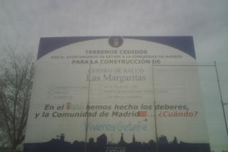 El Ayuntamiento de Getafe coloca carteles reivindicativos en parcelas cedidas a la Comunidad. 