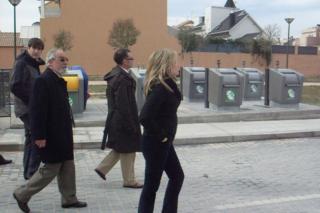 El alcalde de Parla visita dos barrios donde han concluido las obras del Plan Zapatero.
