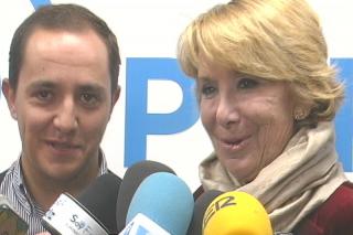 Esperanza Aguirre entrega los carnets a los nuevos afiliados del PP en Fuenlabrada