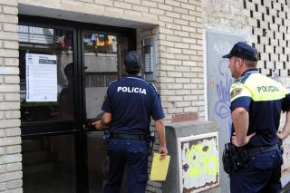 La Policía de San Martín de la Vega recorre casa por casa para saber cuáles están vacías u ocupadas ilegalmente