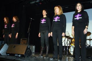 Cantantes y actrices asisten en Legans a un acto contra el feminicidio en Guatemala.