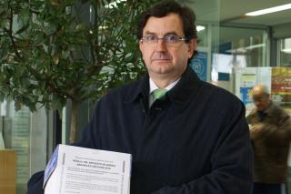 El PP de Parla entrega 1.500 firmas en el Ayuntamiento contra la subida del IBI