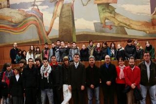 El alcalde de Legans recibe a un grupo de estudiantes de intercambio de Praga. 