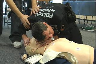 La Polica Local de Fuenlabrada aprende tcnicas bsicas ante emergencias sanitarias.