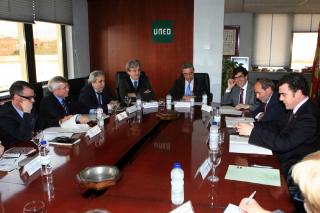 Los alcaldes y concejales del sur de Madrid se renen con el rector de la UNED para crear una sede en la zona.