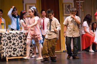 Los escolares se suben a las tablas en el XXVI Festival de Teatro Villa de Valdemoro.