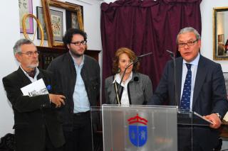 El alcalde de Valdemoro inaugura la exposicin Los Larra en su tiempo.